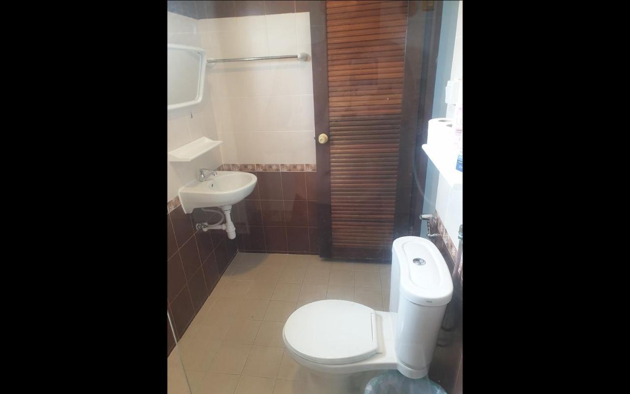 P & T Hostel 방 락 외부 사진