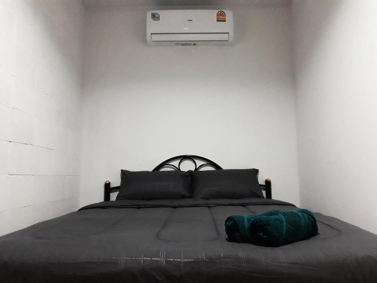 P & T Hostel 방 락 외부 사진